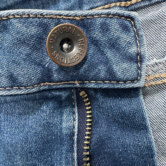 Natural Reflections, Size 14 Fray Hem Crop Destroyed Jeans Hi-Rise - Picture 6 of 14